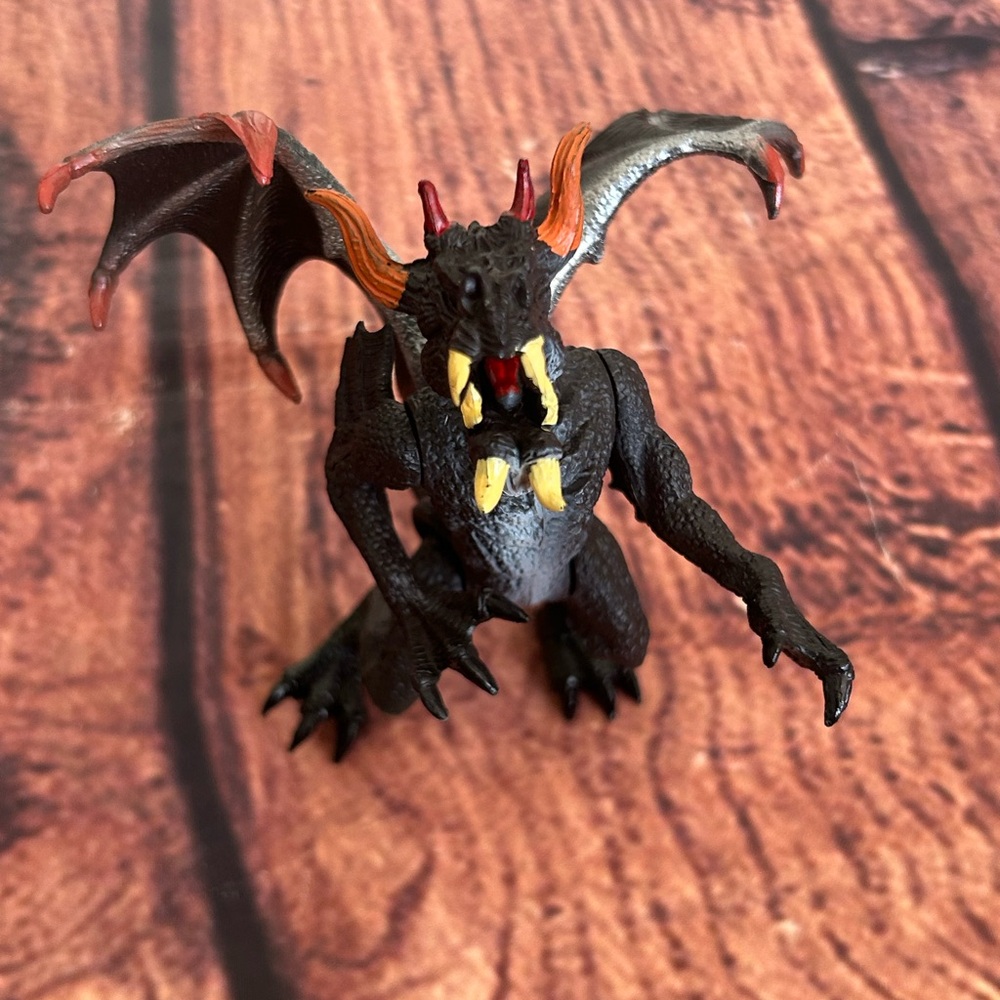 MEDIEVAL FANTASY MYTHICAL ARTICULATED BLACK DRAGON 5"‎ FIGURE
